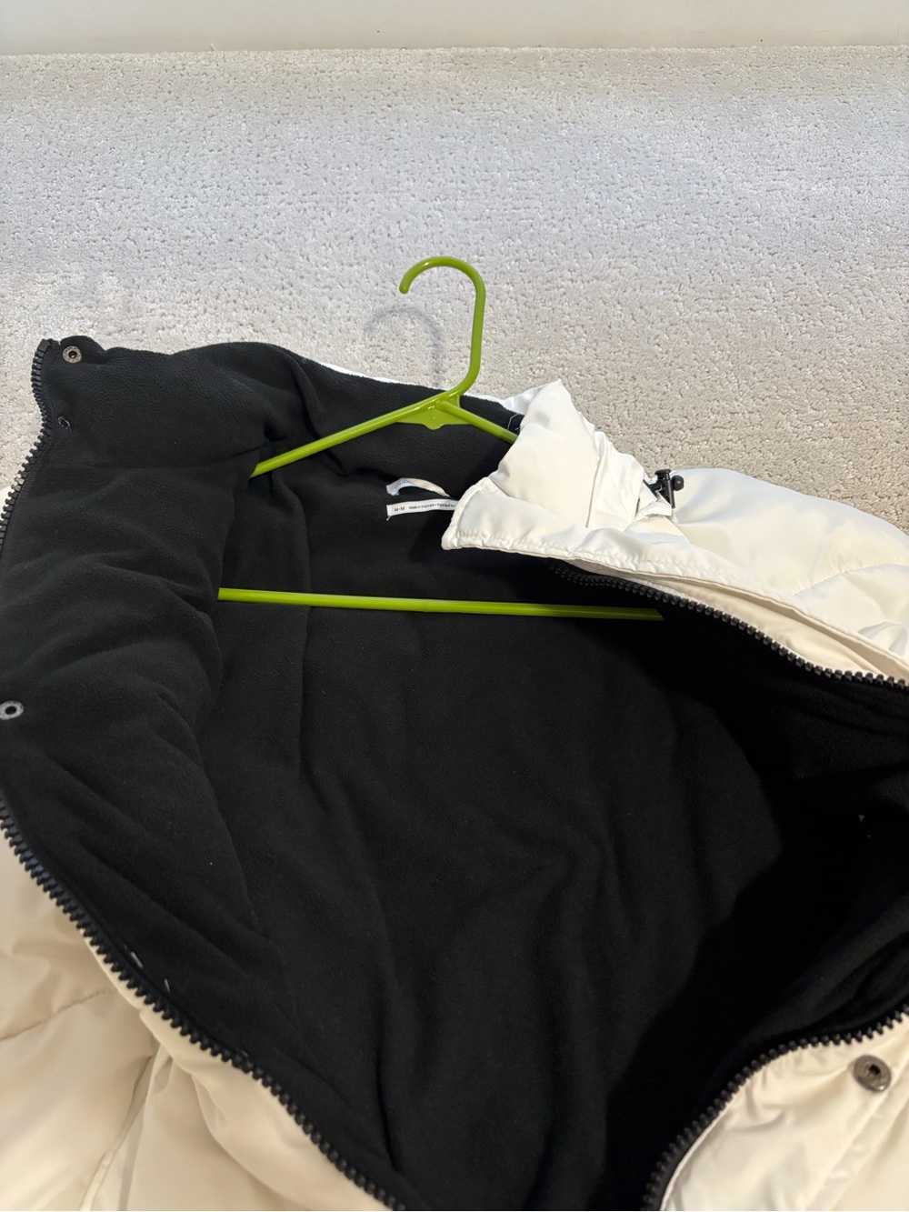 White puffer jacket - Picture 3 of 5